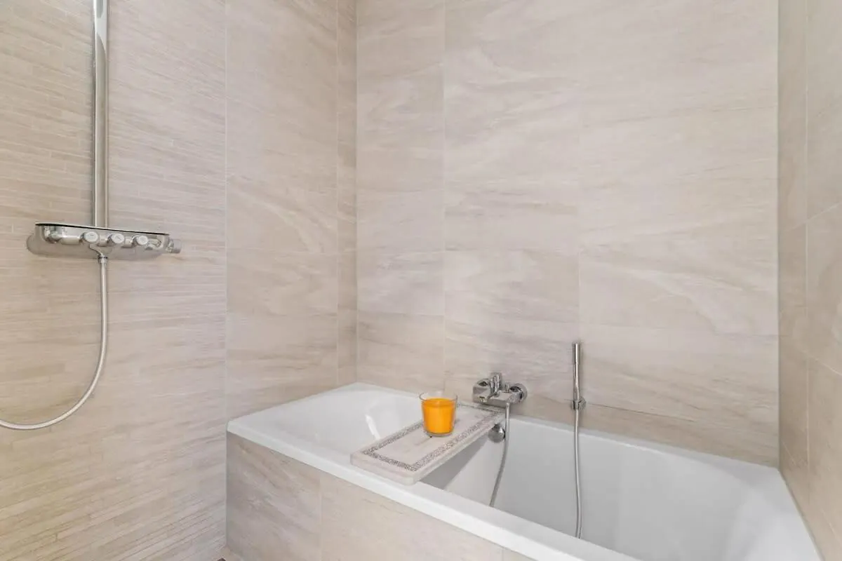 Stylish And Luxurious Apt With Pool & Gym Lüksemburg 0*,